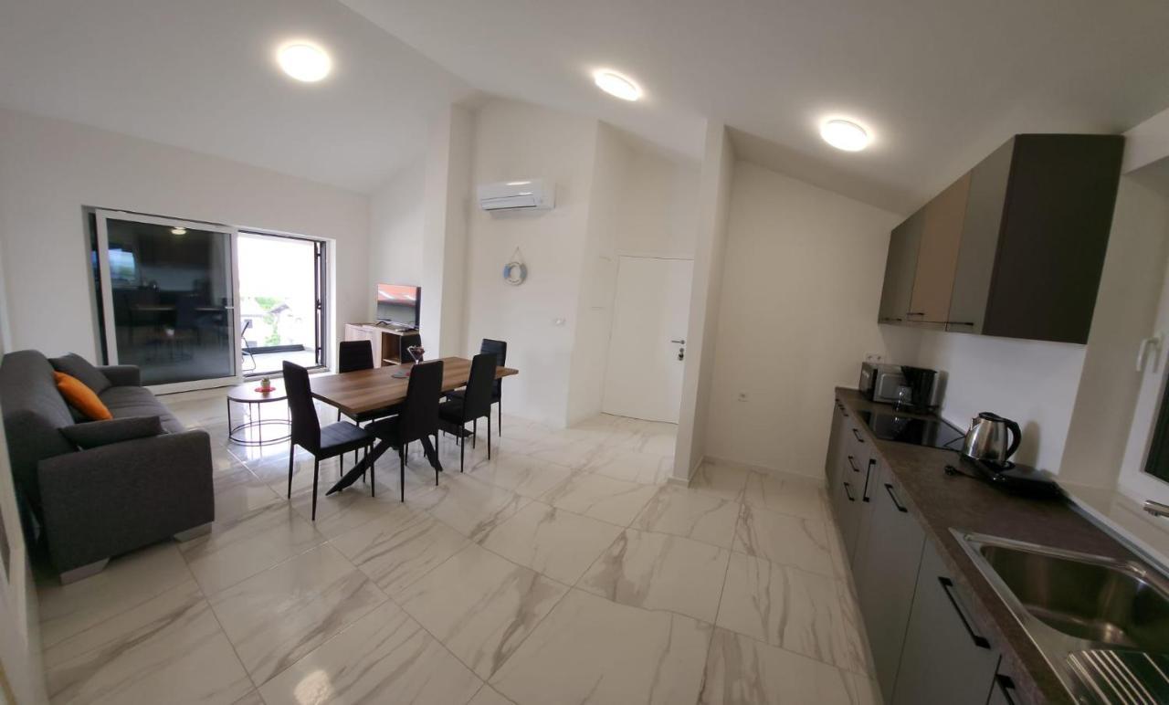 Apartmani M&L I M&J Malinska Bagian luar foto
