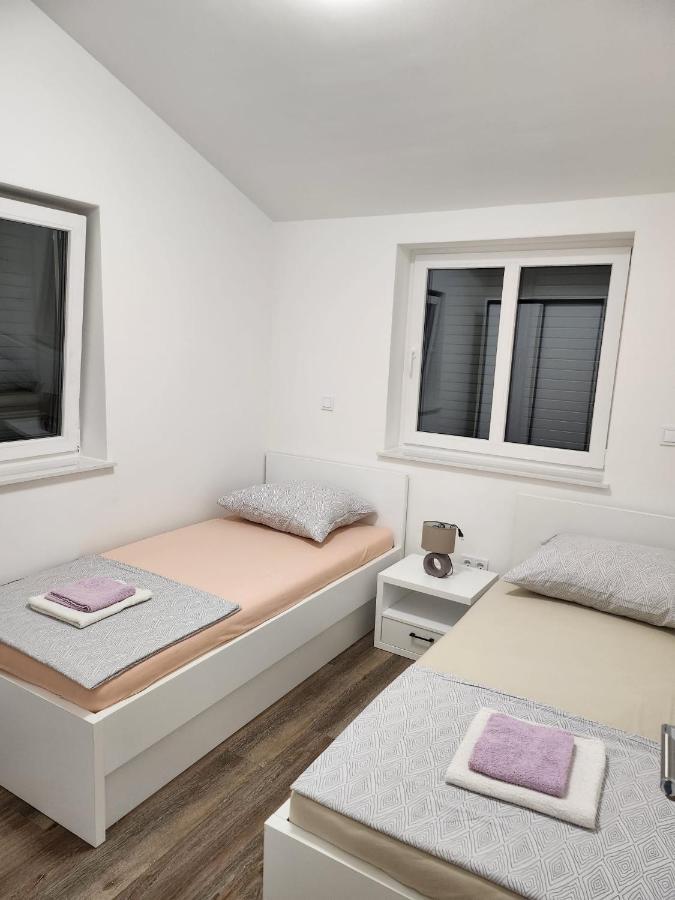 Apartmani M&L I M&J Malinska Bagian luar foto