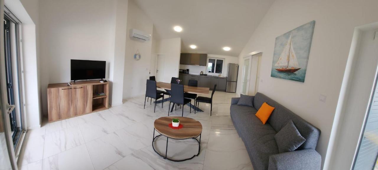Apartmani M&L I M&J Malinska Bagian luar foto