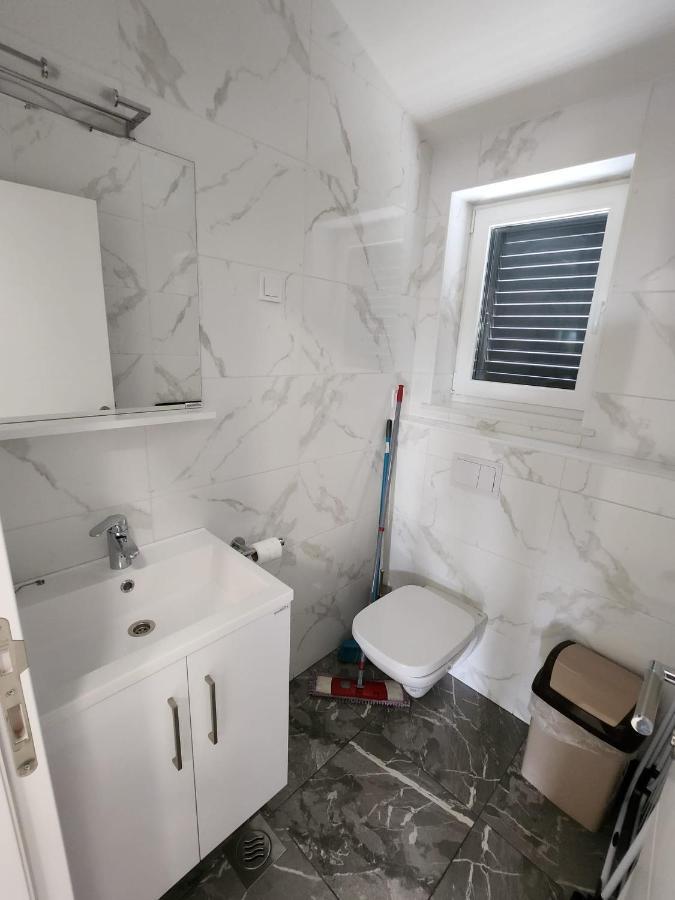 Apartmani M&L I M&J Malinska Bagian luar foto